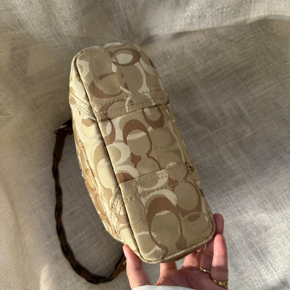 Coach Chelsea Optic Signature Hobo (G0771-10990) - Picture 5 of 12